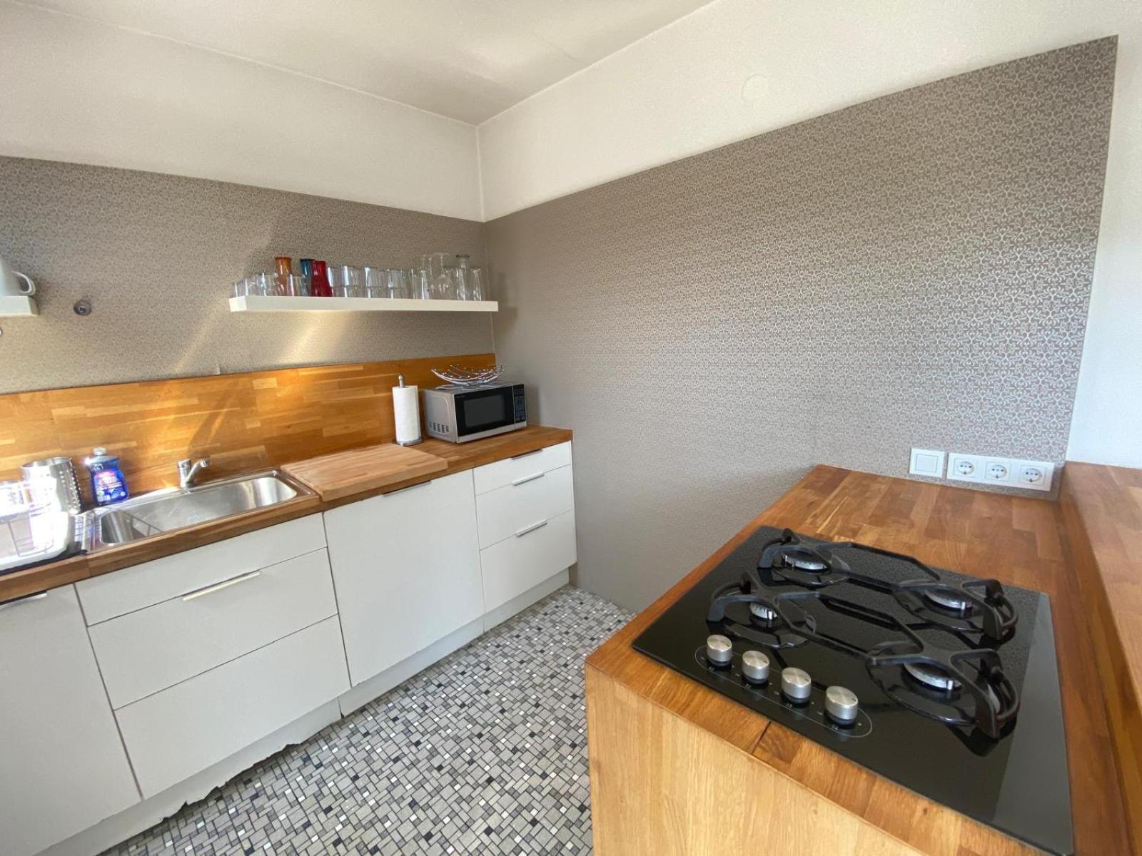 Apartment 3-zimmer-wohnung Mit Terrasse Und 2 Schlafzimmern
