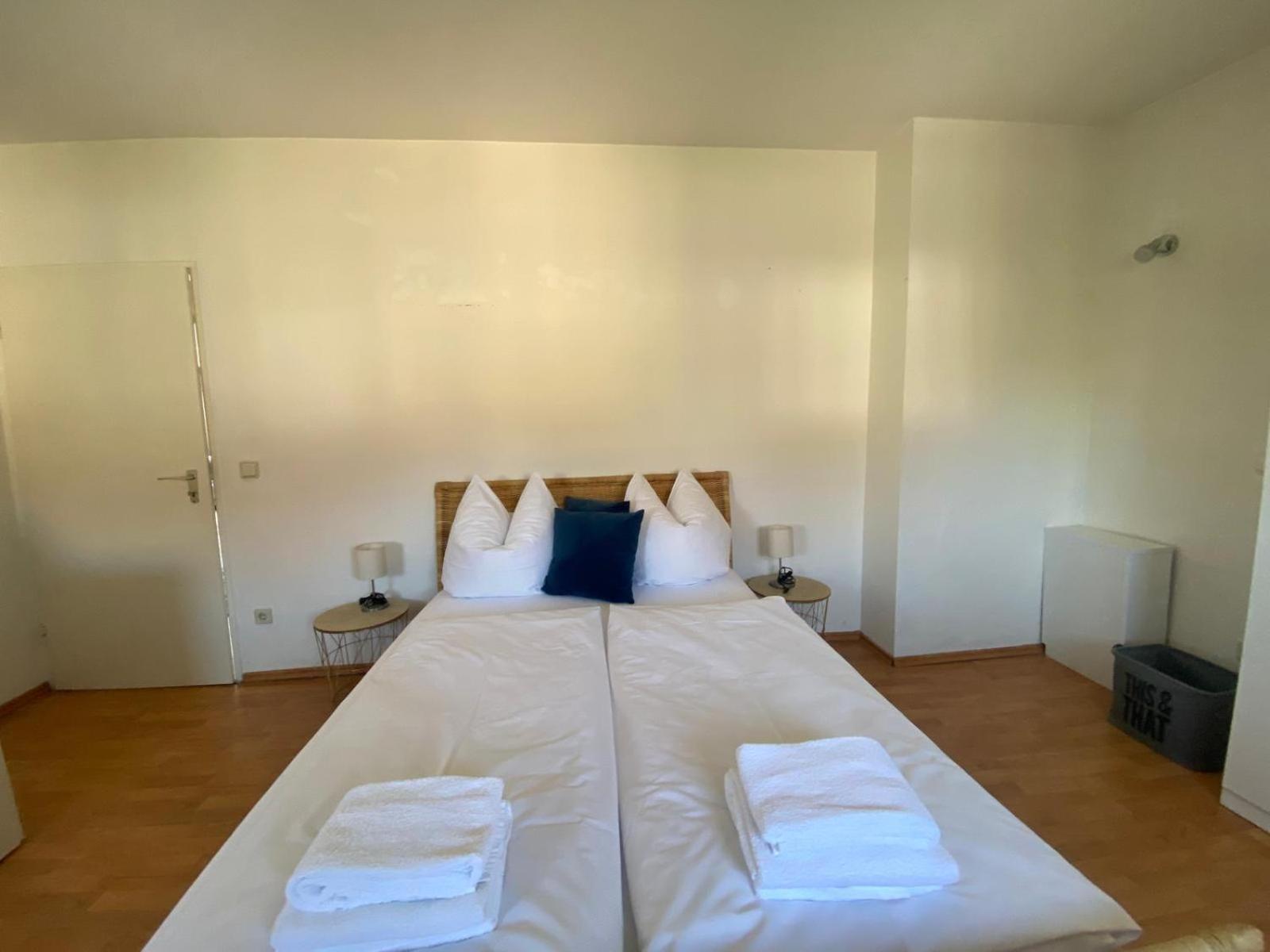 Apartment 3-zimmer-wohnung Mit Terrasse Und 2 Schlafzimmern *