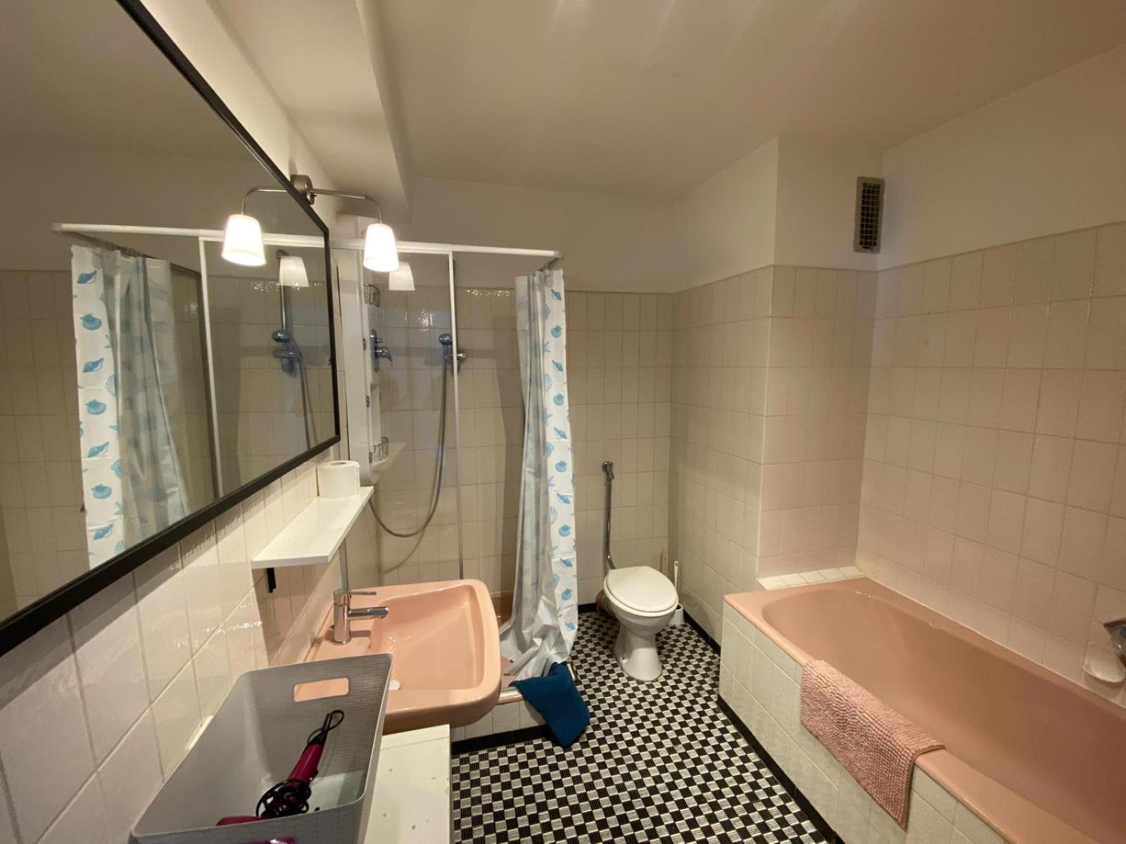 Apartment 3-zimmer-wohnung Mit Terrasse Und 2 Schlafzimmern